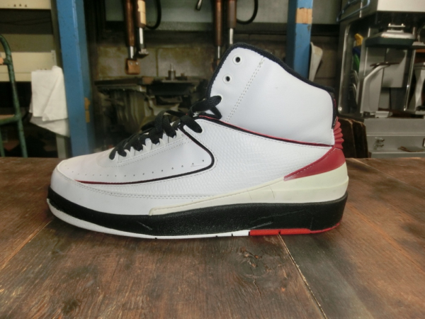 ソール張り直し（NIKE AIR JORDAN 2）|スニーカー|サンプル紹介| オンラインでの登山靴、クライミングシューズ、紳士靴、婦人靴 、革靴、スニーカー修理はお任せください。