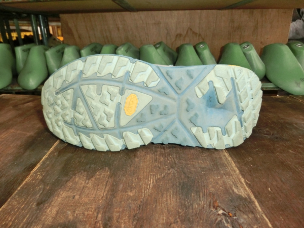 ホカオネオネ（HOKA）をVibram7132（青）を使用してソール交換！