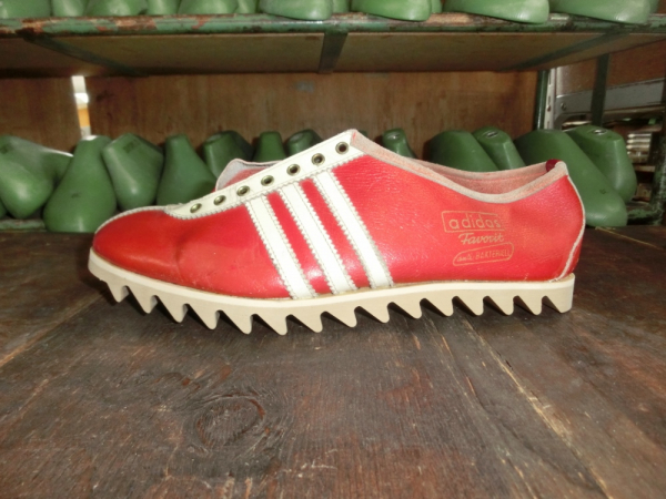 アディダス（adidas）60’s adidasをヴィブラムシャークソールでソール交換！