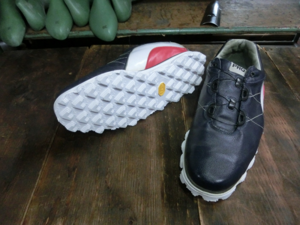 フットジヨイ（Footjoy）ヴィブラムソールを使ってゴルフのスパイクレスに変更！