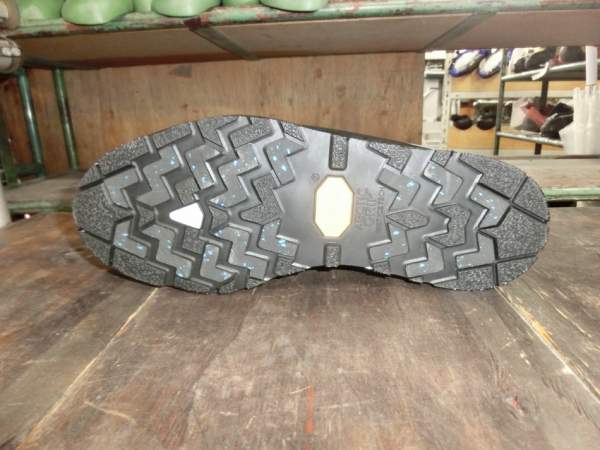 ダナー（Danner）ポストマンシューズをアークティックグリップソールへ