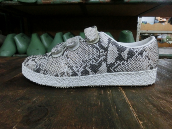 アディダス(adidas×HYKE)スニーカーのソール交換について