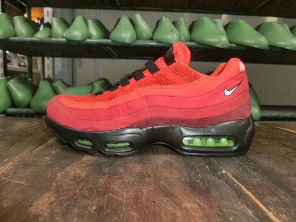 ナイキエアマックス95（NIKE AIR MAX 95 OGHABANERO RED）ソール交換について！
