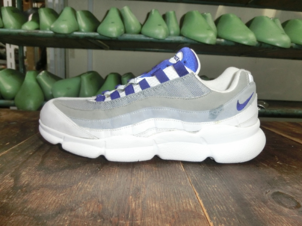 ナイキエマックス95 グレープスネークスキン紫グラデ ソール交換について