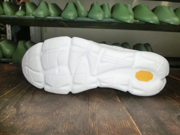 ナイキエマックス95 グレープスネークスキン紫グラデ ソール交換について