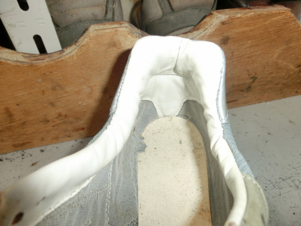 ニューバランス ソール貼り直しと踵革交換について！