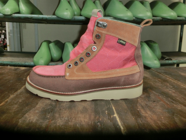 ホワイトマウンテニアリングをヴィブラムソールでソール交換！