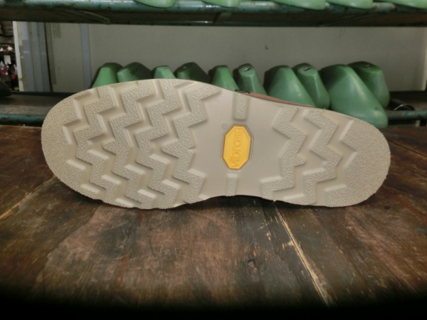 ホワイトマウンテニアリングをヴィブラムソールでソール交換！