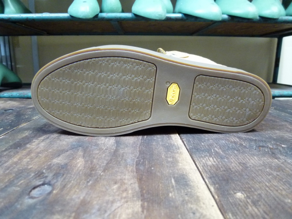 ティンバーランドのスニーカーをヴィブラムソールでソール交換！