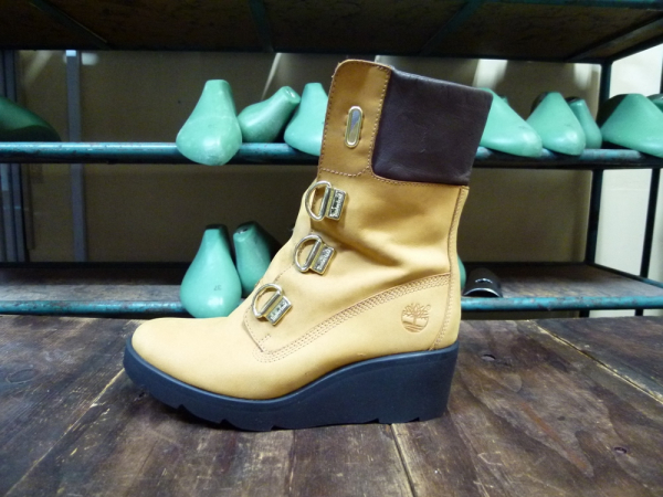 ティンバーランドレディスブーツをヴィブラムソールでソール交換！