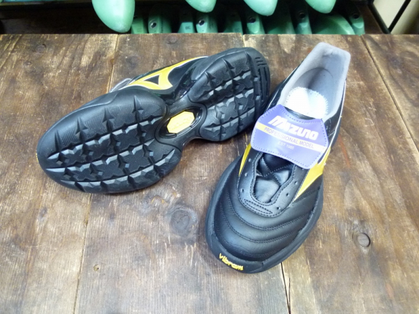 ミズノのサッカーシューズをヴィブラムソールでソール交換！