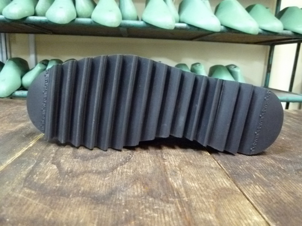 ブランドストーンの靴をVibram7124シャークソールでソール交換！