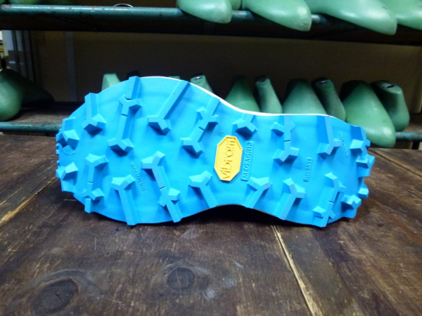 ザ・ノース・フェイスのトレランシューズをヴィブラムLB090ソールでソール交換！